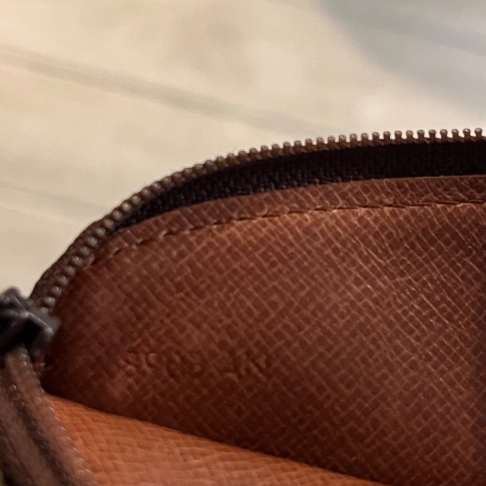 Louis Vuitton Pochette Secret Passport Holder - Picture 6 of 7